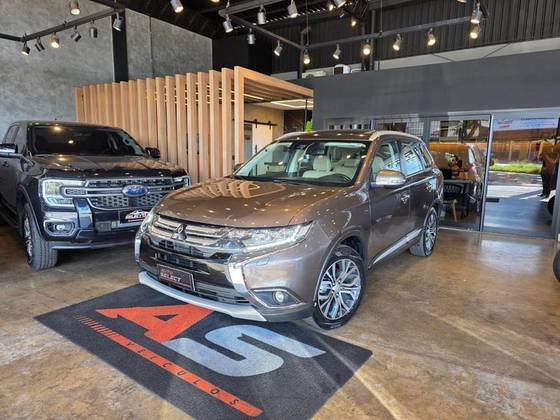 MITSUBISHI OUTLANDER 3.0 GT 4X4 V6 24V GASOLINA 4P AUTOMÁTICO